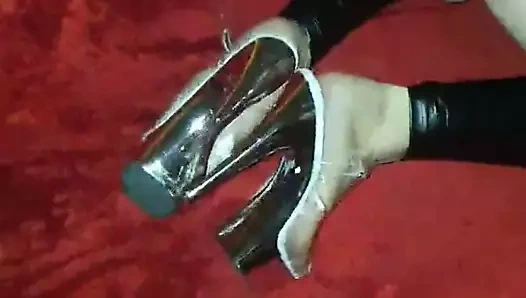 Sexychantal in Partylaune. Vodka, Poppers und ......:)