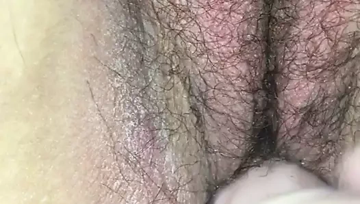 Kıllı iri güzel kadın