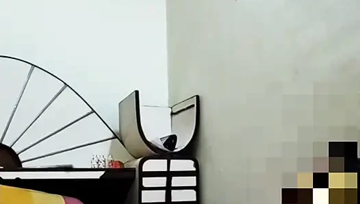 Nidhi erkek arkadaşı tarafından büyük siyah yarağıyla sikiliyor