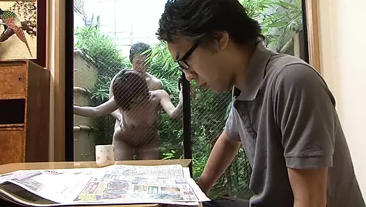 Sıcak sürtük emme ve büyük bir lanet sonra bir yüz hoşlanır