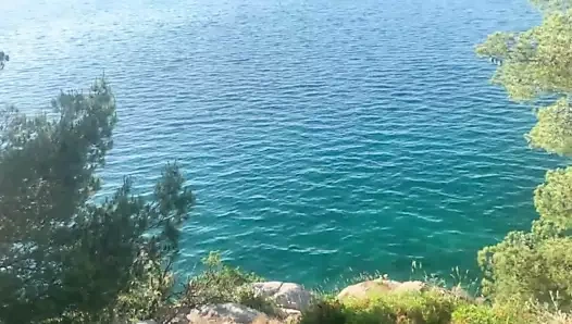 Un pompino con ingoio da una turista tedesca al mare