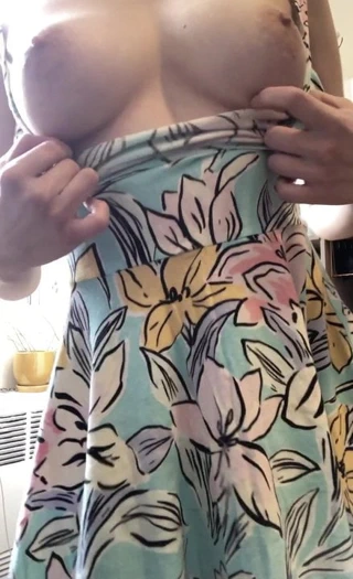 Komşulara yapışkan bir kedinin karantina görüntüsünü vermek