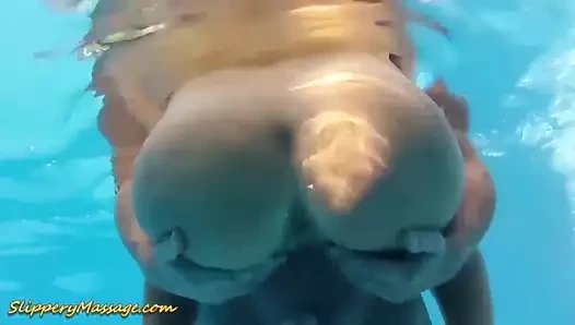 Şanslı havuz çocuğu için kaygan nuru seks