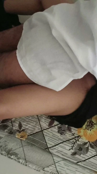 Güzel desi hint bhabhi kayınbiraderi tarafından sikiliyor ve ağzına boşalıyor hintçe sesli | Klip 1