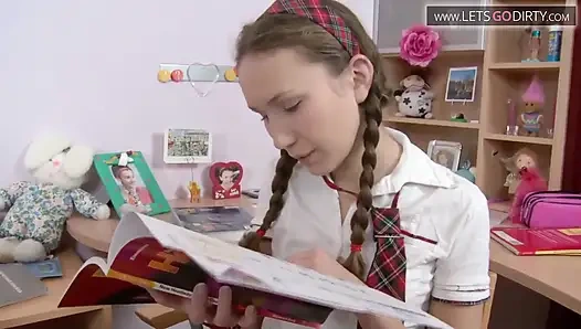 Sweet Greta'nın götü bu yarak için sıkı, sıkı genç kız yarağı seviyor