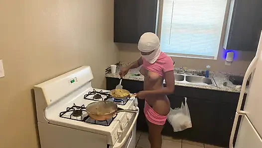 Hot babe naked making breakfast for her boyfriend m