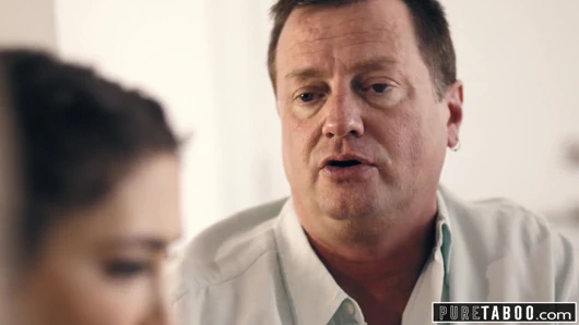 Saf Tabu - Sapık Ebeveynler, Gencin Değiştirildiğini Ortaya Koyuyor