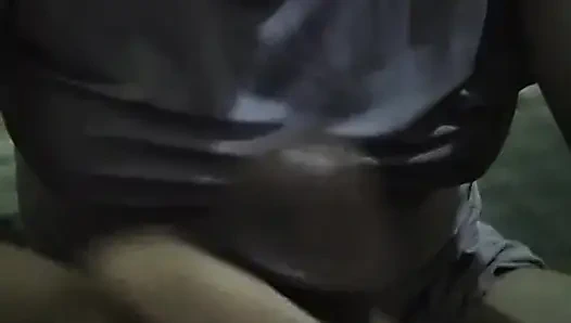Angel aldatmak için komşularını baştan çıkarmaya çalışıyor