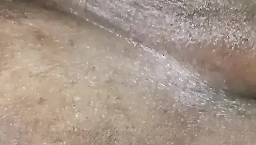 Üvey kız arkadaşımın amına yağla masaj yaptı ve parmaklandı.