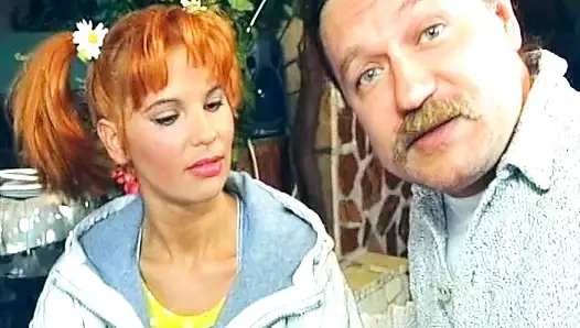 Mükemmel kızıl saçlı Alman bebek barda ateşli sikişiyor