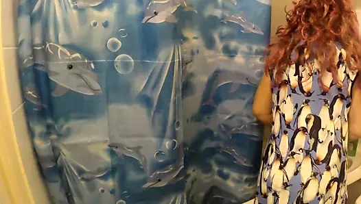 Anne üvey oğlu için duşa girdi ve aletini aldı