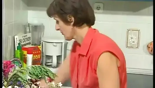 Nineyi mutfakta sikelim