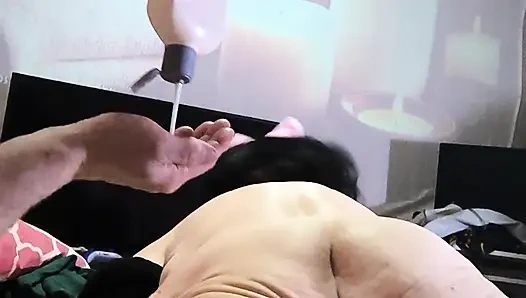 Erotik masaj amcığı parmaklıyor ve eline işiyor ve çok ateşli