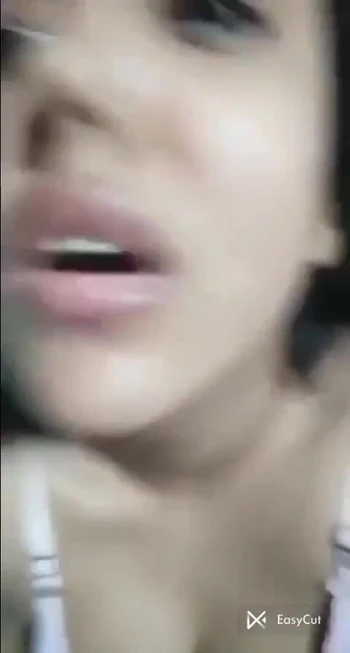 Сногсшибательный момент из "Дези пальцами, девушка играет с огурцом, индийская бенгальская девушка пальцами"