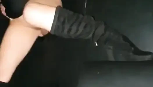 Vanessinha zafer deliğine gider ve çok heyecanlanır