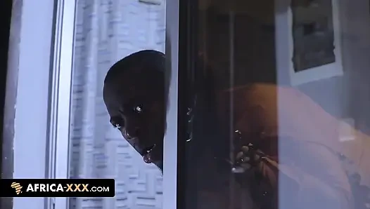 Seksi Afrikalı kadın ve kıvrımları