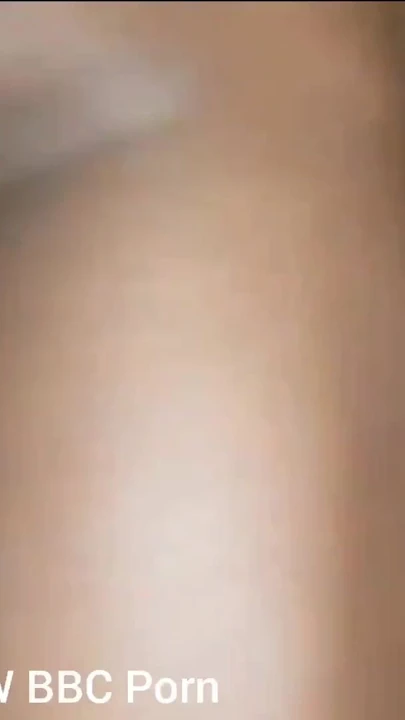 Hintli iri güzel kadın sıkı ıslak pembe amcık domalarak sert boşalıyor | Klip 1