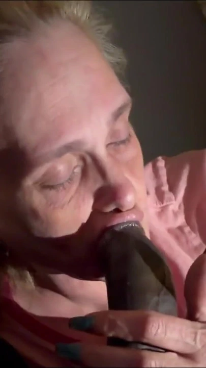 Headrietta: Büyük zenci yarağının ruhunu emiyor | Klip 1