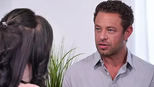 Mükemmel amcıklı seksi genç kız büyük yarakla doluyor