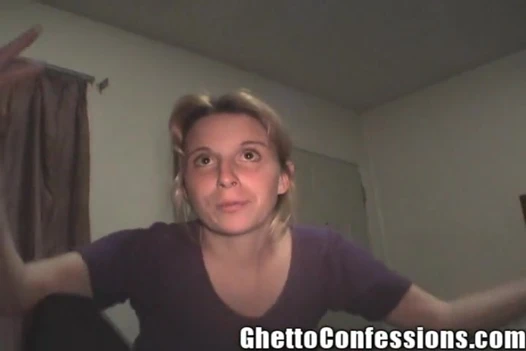 Sarışın kadın polislerden kaçtı ve döl emdi ve edepsiz otelde seks kaçışında biraz edepsiz yarak sikti!