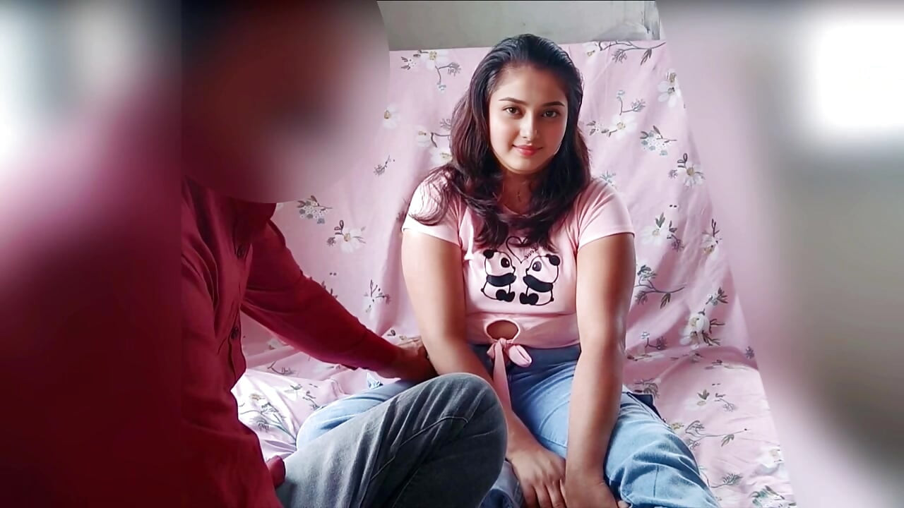 Hintli kız ödevini tamamlamayınca ceza olarak amını kısmak zorunda kaldı