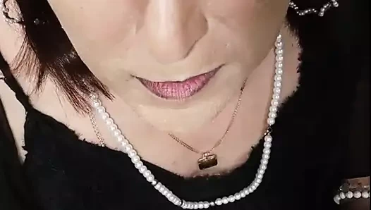 Kadın kılıklı kız