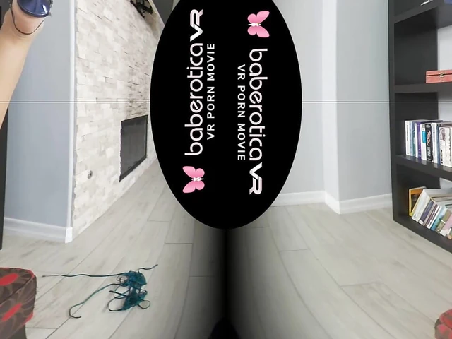 Vanna Bardot senin için sanal gerçeklikte amıyla oynuyor