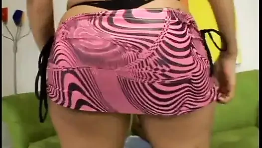 Seksi zenci genç kız büyük siyah yarakla sert sikişiyor