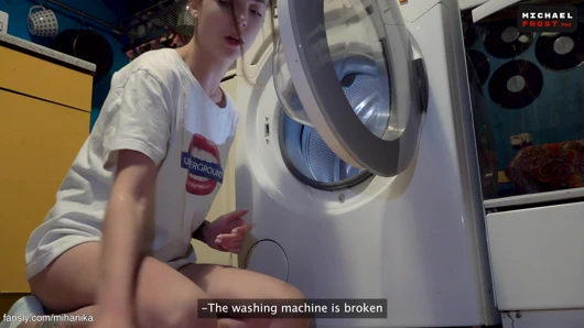 Yardım et, üvey kardeşim! sıkıştım!