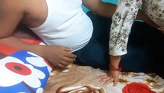 Çok güzel Hintli kız erkek arkadaşıyla sikişiyor