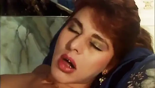 Klasik yarak emiyor amcık sikişi