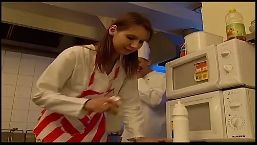 Alman sürtükler sert sert sikiş için yalvarıyor