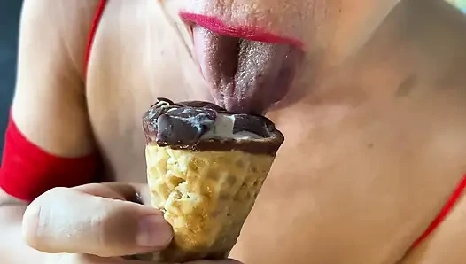 Orta yaşlı seksi kadın ücretsiz yarak yiyor sperm yiyor