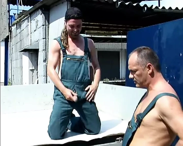 Zenci Alman sürtük ile ırklararası üçlü grup seks işiyor