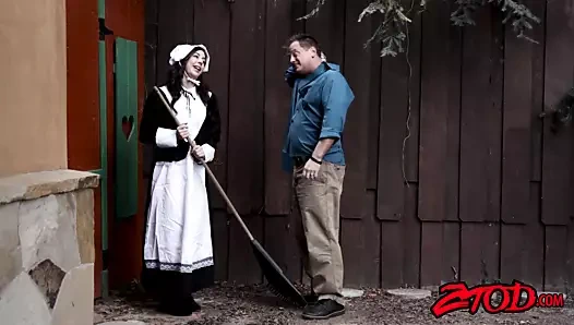 Amish whitney wright, asılı yabancıya kedi sunuyor