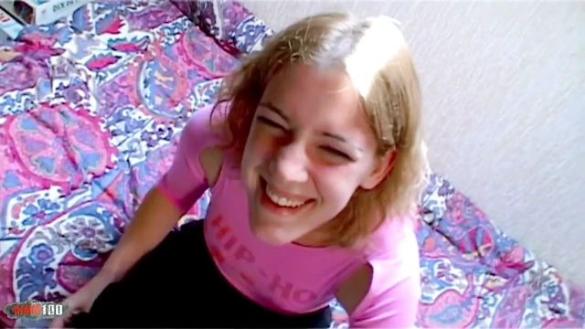 Axelle-laroche küçük memeli genç Fransız sarışın axelle laroche iyi sikişiyor