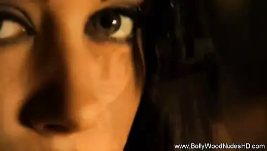 Esmer bebeğim bana her zaman sahip olabilir