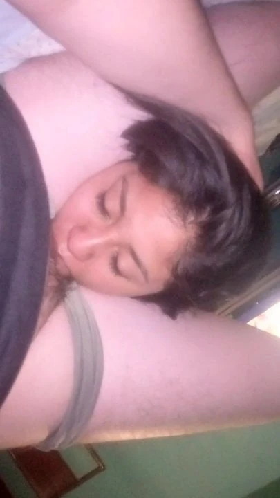 alondra mamando