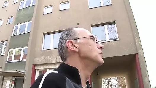 Eski arkadaşını sert sikiyor