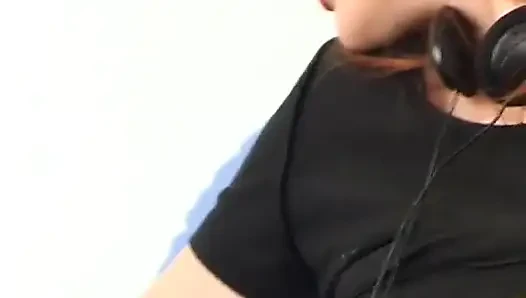 Emo kız spor salonunda mastürbasyon yapıyor