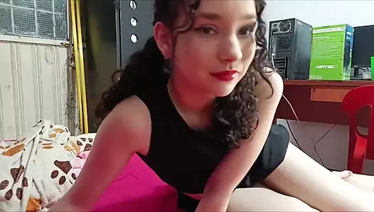 Genç üvey kız kardeş üvey erkek kardeşinin büyük yarağıyla amını sert siktiriyor