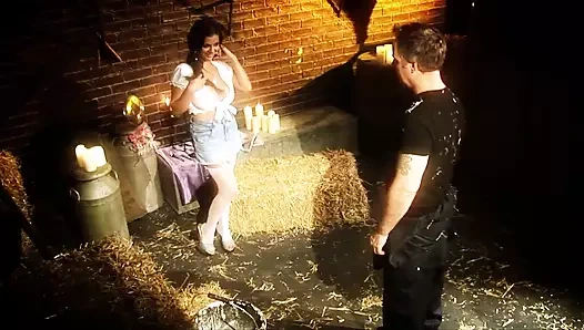 Cory Everson deneyimli esmer kadın amcığını alıyor