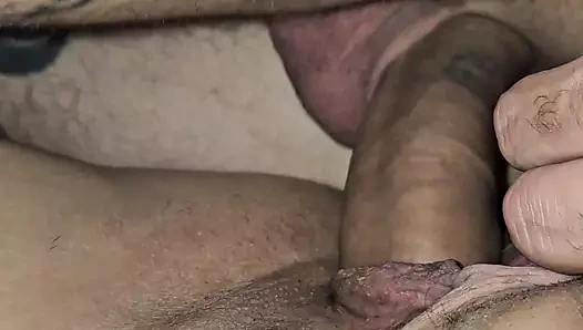 Bakış açısı seksi evli kadın amına büyük bir döl pompalıyor