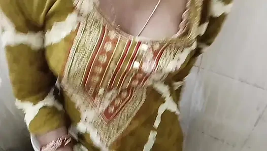 Tombul desi yenge banyoda devar'a katılıyor - yüksek sesle inleyen sert tabu seks rol oyunu"