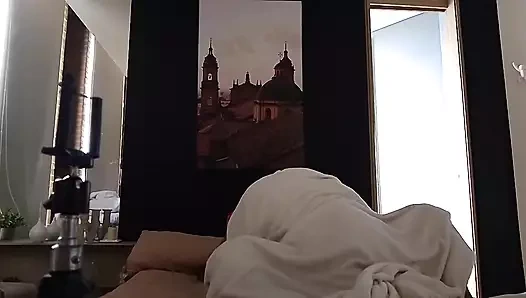 Eski kocam yoğun bir günün ardından bir motelde çarşafların altında benimle sevişiyor