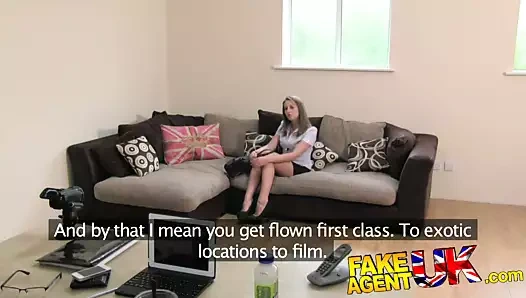 Fakeagentuk seksi bacaklar İngiliz piliç porno oyuncu seçmelerine gidiyor