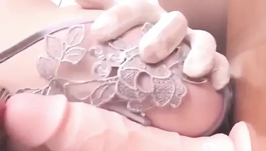 Edepsiz sözlerle mastürbasyon ve çoraplı sana mastürbasyon. Ses o kadar iyi ki fışkırtmayı duyabiliyorum