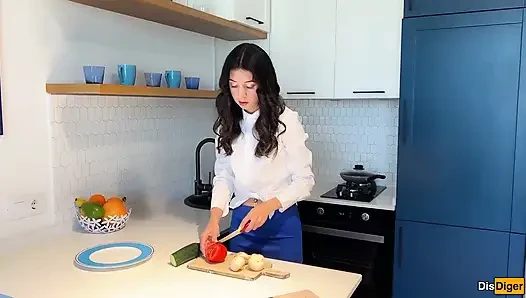 Komşu yemek yapmayı öğrenmek istediğini söylüyor ama beni anal sekste istediği ortaya çıktı