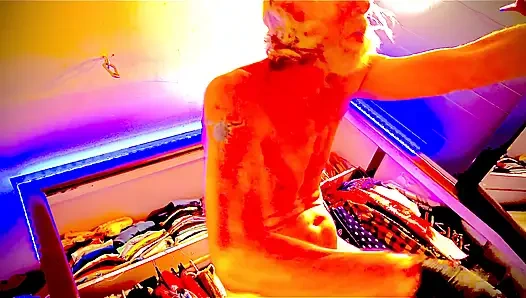 Evli fahişenin yarağa ihtiyacı var