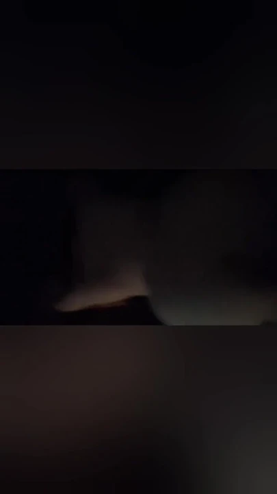 Apenas uma enorme bunda gordinha fodida em Raniy Day em quarto aconchegante | Clipe 1